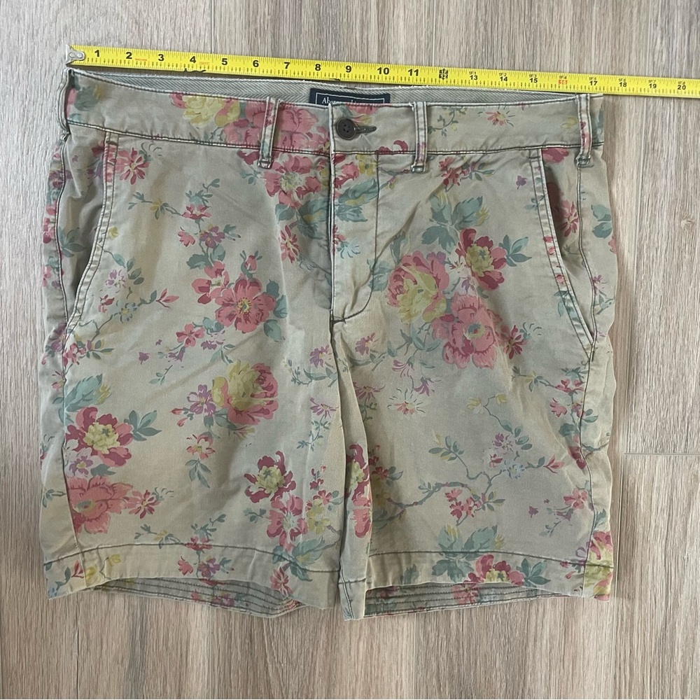 Abercrombie & Fitch Floral Khaki Shorts Size 31
